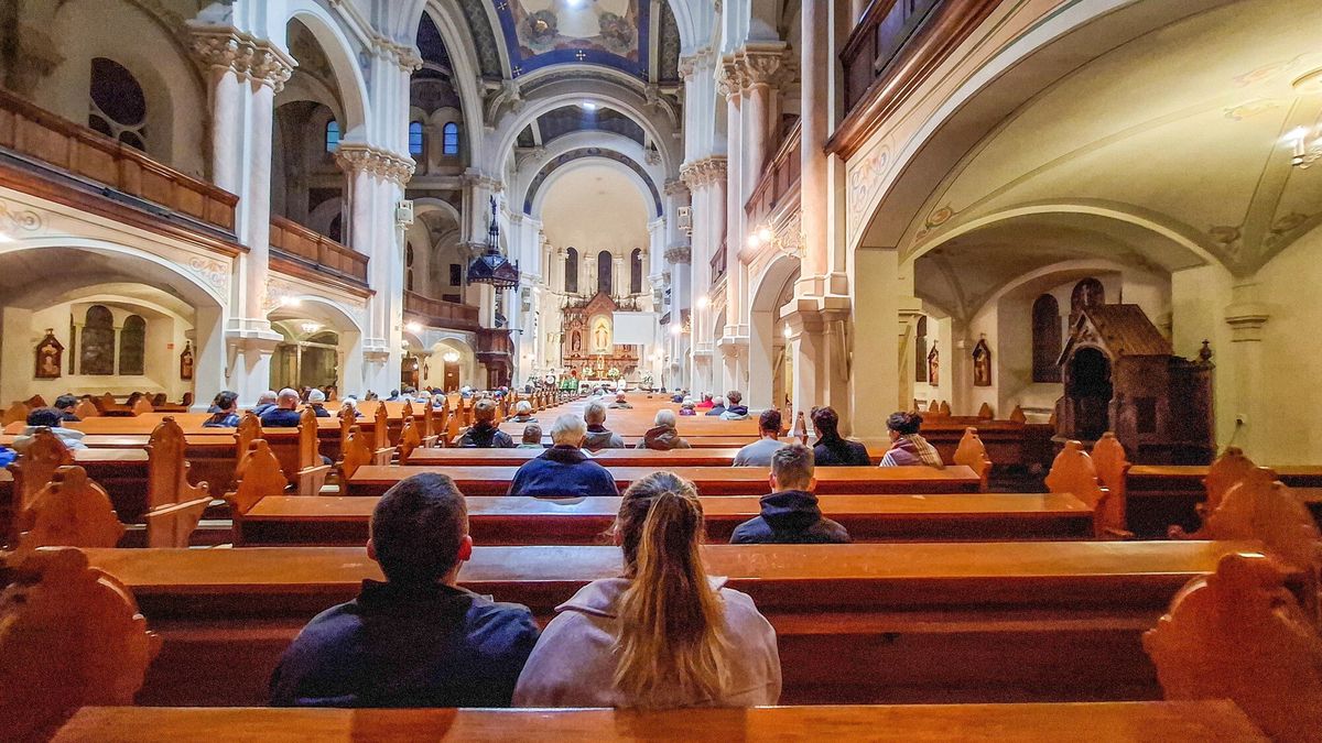 Wierni w kościele