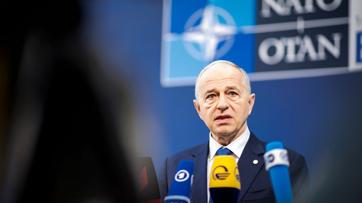Informal Meeting Of NATO Ministers Of Foreign AffairsBERLIN, GERMANY - MAY 15: Mircea Geoana, Deputy Secretary General of NATO, speaks to the media during a doorstep at the informal meeting of NATO Ministers of foreign affairs on May 15, 2022 in Berlin, Germany. (Photo by Janine Schmitz/Photothek via Getty Images)Janine Schmitzpolitik, politikerin, aussenministertreffen, foreign ministers meeting, treffen, portaet, portraet, neutraler hintergrund, neutral background, textfreier raum, textfreiraum, text freier raum, copyspace, text blank, sprechend, sprechen, spricht, sprechende, sprechender, sprechendes