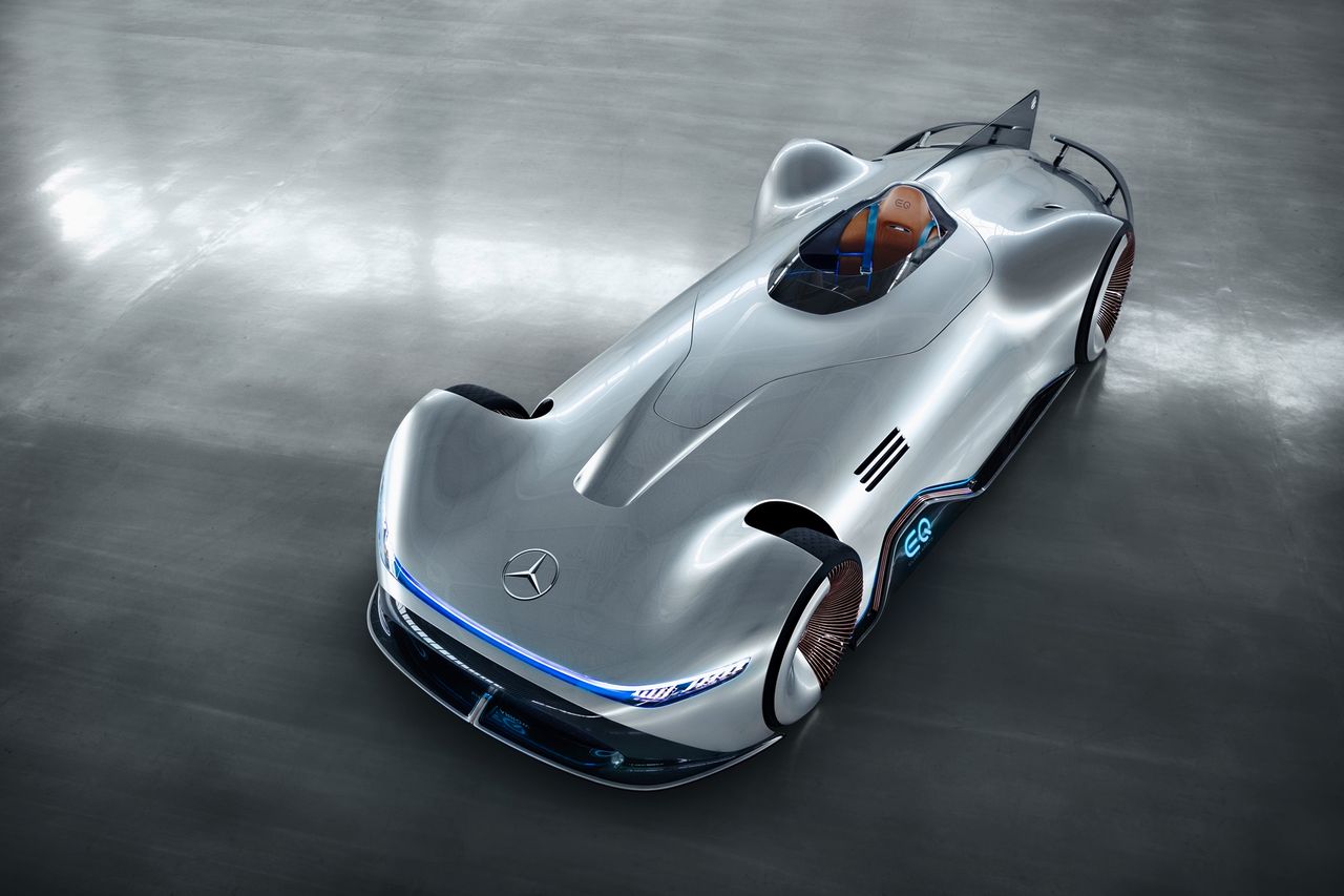Vision EQ Silver Arrow - nawiązujący do lat 30. bolid przyszłości