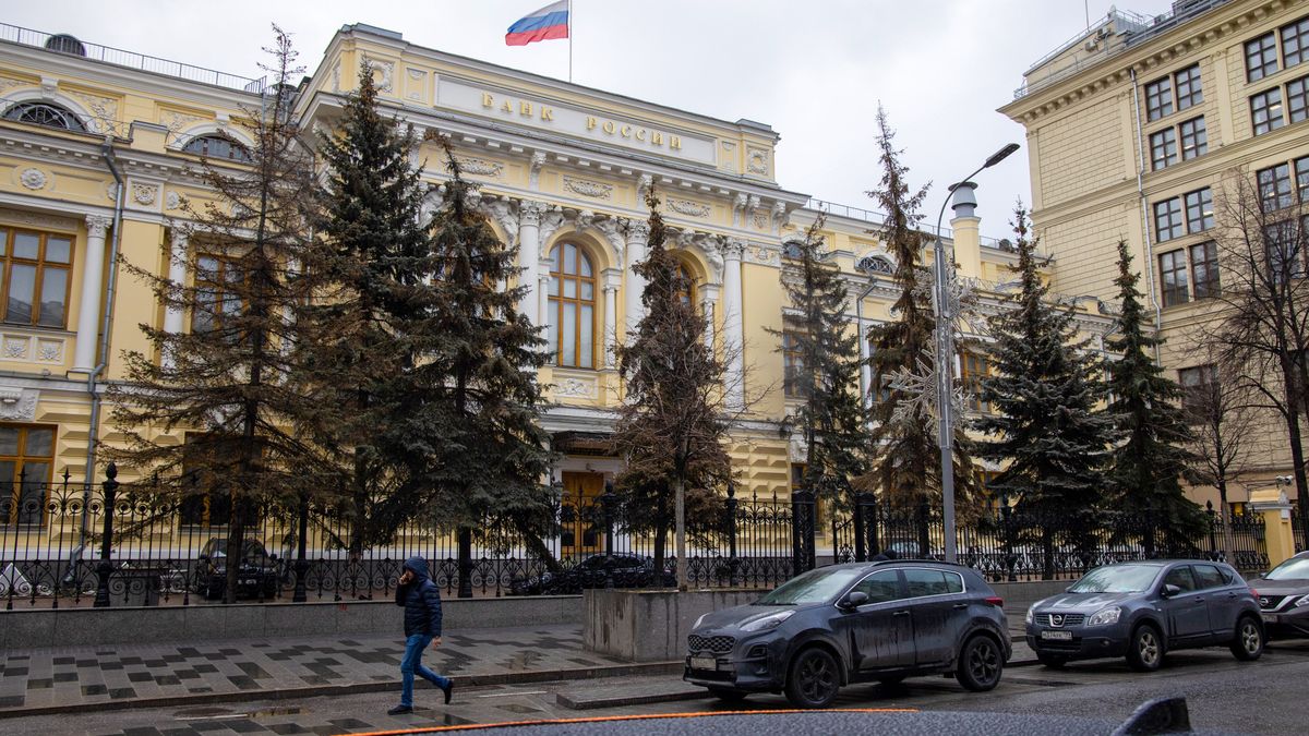 The headquarters of Bank Rossii, Russia's central bank, in Moscow, Russia, on Wednesday, Feb. 23, 2022. U.S. President Joe Biden's debut set of sanctions on Russia for its actions over disputed Ukrainian territory hit markets with a whimper and were quickly criticized as limited in scope. Photographer: Andrey Rudakov/Bloomberg via Getty Images