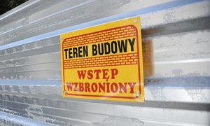 Chciał dorobić sobie w wakacje. 17-latek zginął na budowie. Jest wyrok