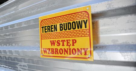 Chciał dorobić sobie w wakacje. 17-latek zginął na budowie. Jest wyrok