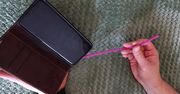 Włóż słomkę do telefonu. Twoje urządzenie ci za to podziękuje