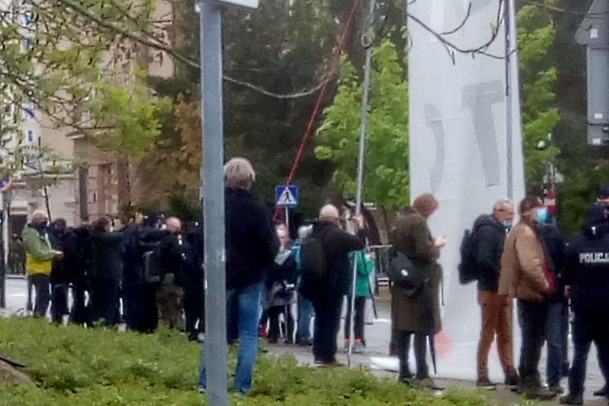 Wybory 2020. Obrady Sejmu, a przed budynkiem protest
