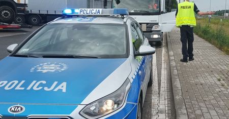 Wpadł pod ciężarówkę. 83-latek zmarł na miejscu
