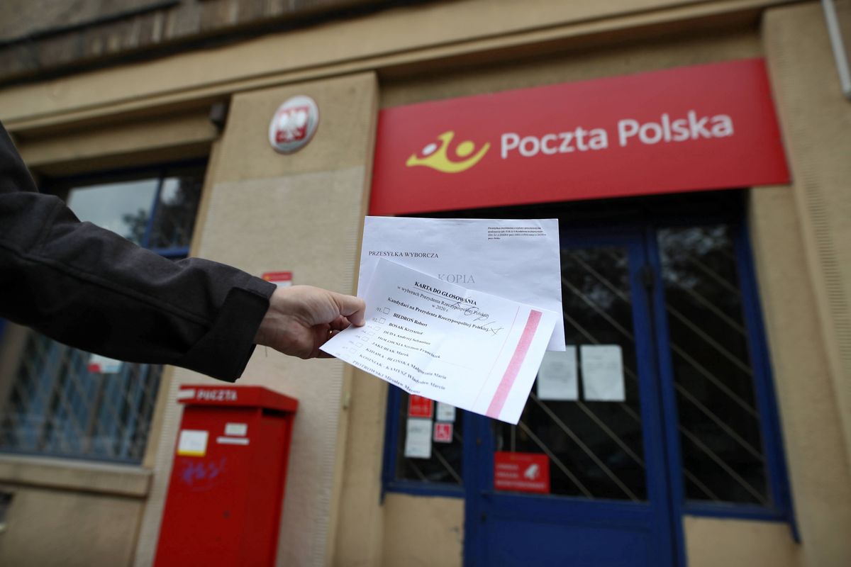 Poczta Polska kupiła worki za ponad 5 mln? Tłumaczy zakup w specjalnym oświadczeniu
