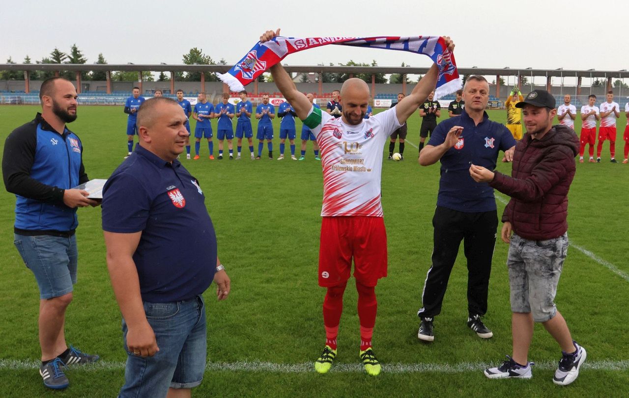 Wisła Sandomierz pożegnała Macieja Zi�ółka. To wychowanek klubu i jego długoletni kapitan