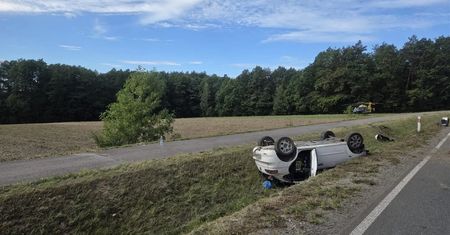 Dachowanie Seata w powiecie opatowskim. Matka i dwójka dzieci trafili do szpitala