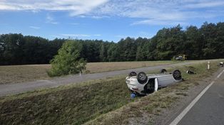 Dachowanie Seata w powiecie opatowskim. Matka i dwójka dzieci trafili do szpitala