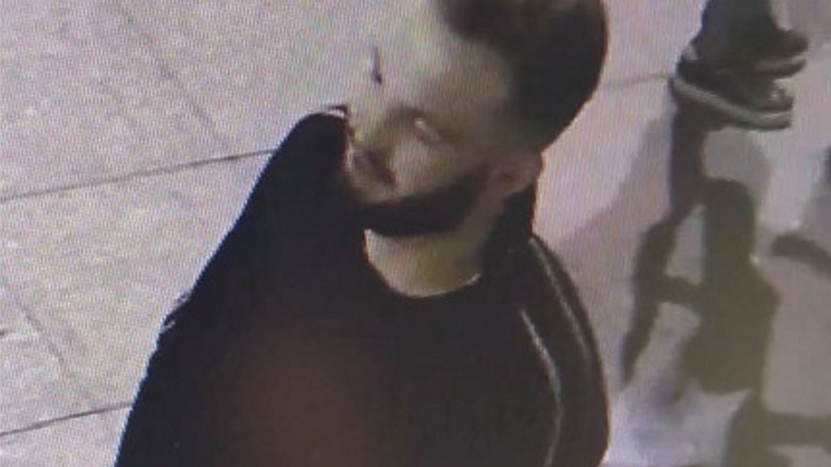 Zadźgali młodego mężczyznę. Policja publikuje wizerunek uczestnika zdarzenia