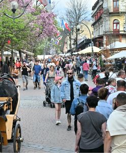 Kolejni turyści odkryli Zakopane. Zjeżdżają autokarami, płacą fortunę
