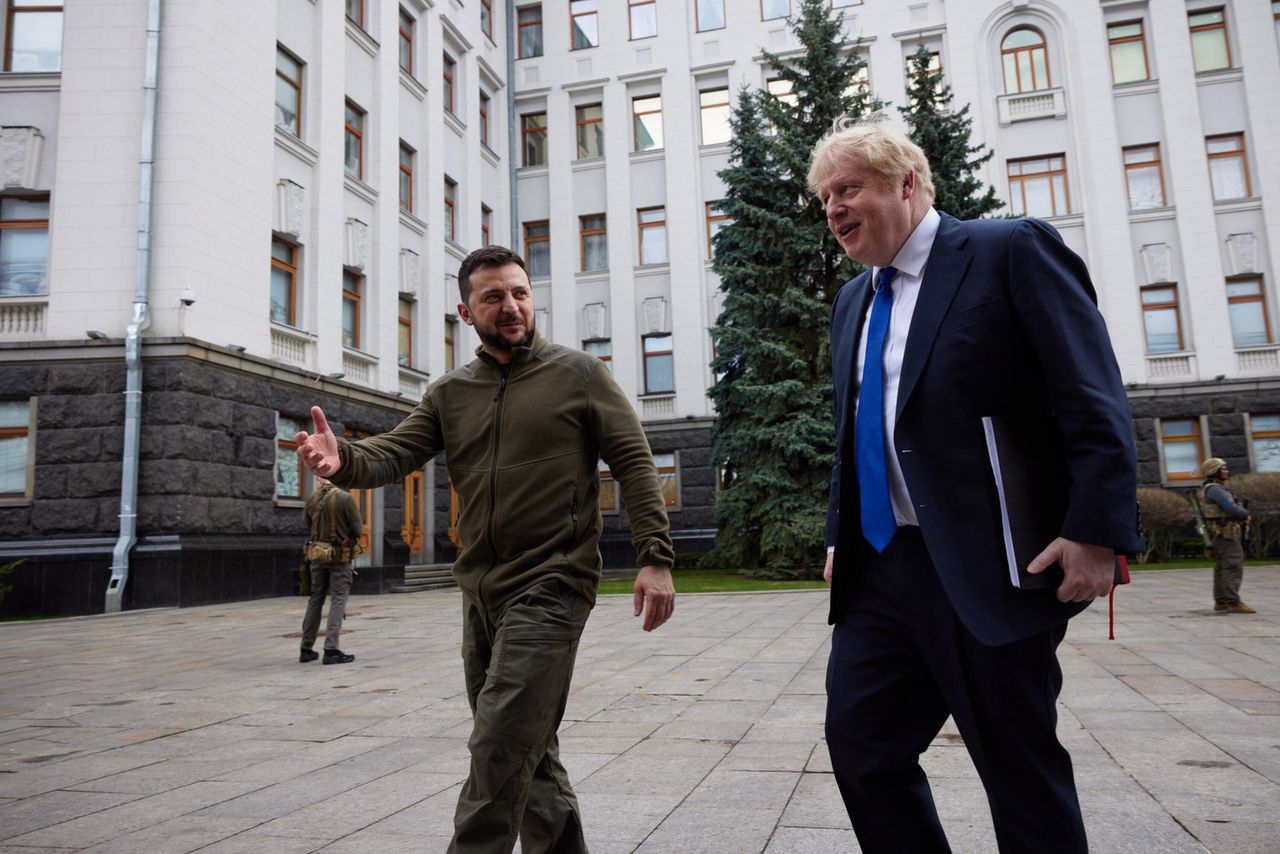 Boris Johnson w Kijowie. Wideo hitem w sieci. "Jeden z najwspanialszych filmów"