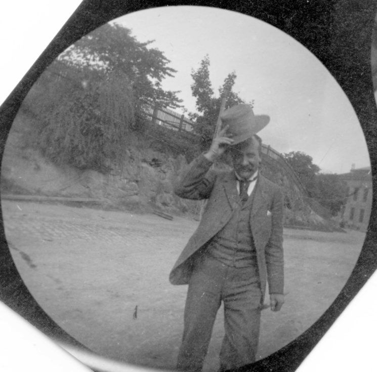 Carl Størmer robił zdjęcia z ukrycia w XIX wieku. Czy był pierwszym fotografem ulicznym? 11