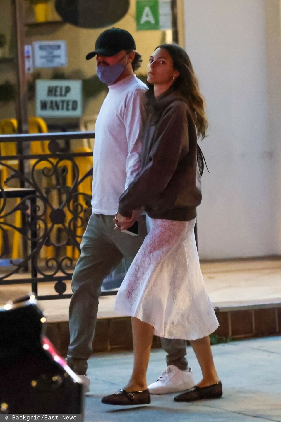 Leonardo DiCaprio na romantycznym spacerze z modelką