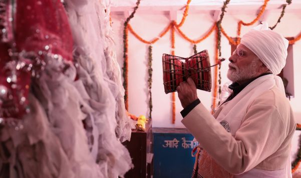 A handout photo made available by the Indian Press Information Bureau (PIB) of India shows Indian prime minister Narendra Modi performing rituals and Pooja (Hindu prayer) at the Parvati Kund in Uttarakhand, India, 12 September 2023. Prime minister Modi is on a visit to the Indian Himalayan state of Uttarakhand and is scheduled to inaugurate and lay the foundation stone for various development projects. EPA/INDIA PRESS INFORMATION BUREAU / HANDOUT ONLY FOR EDITORIAL USE / NO SALE /INDIA PRESS INFORMATION BUREAU HANDOUT EDITORIAL USE ONLY/NO SALES HANDOUT EDITORIAL USE ONLY/NO SALES Dostawca: PAP/EPA.