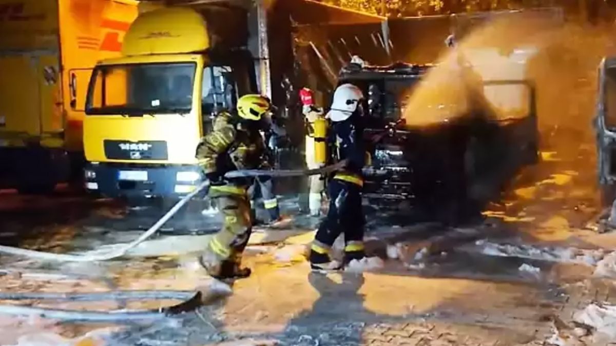 W pożarze spłonęło 5 samochodów dostawczych