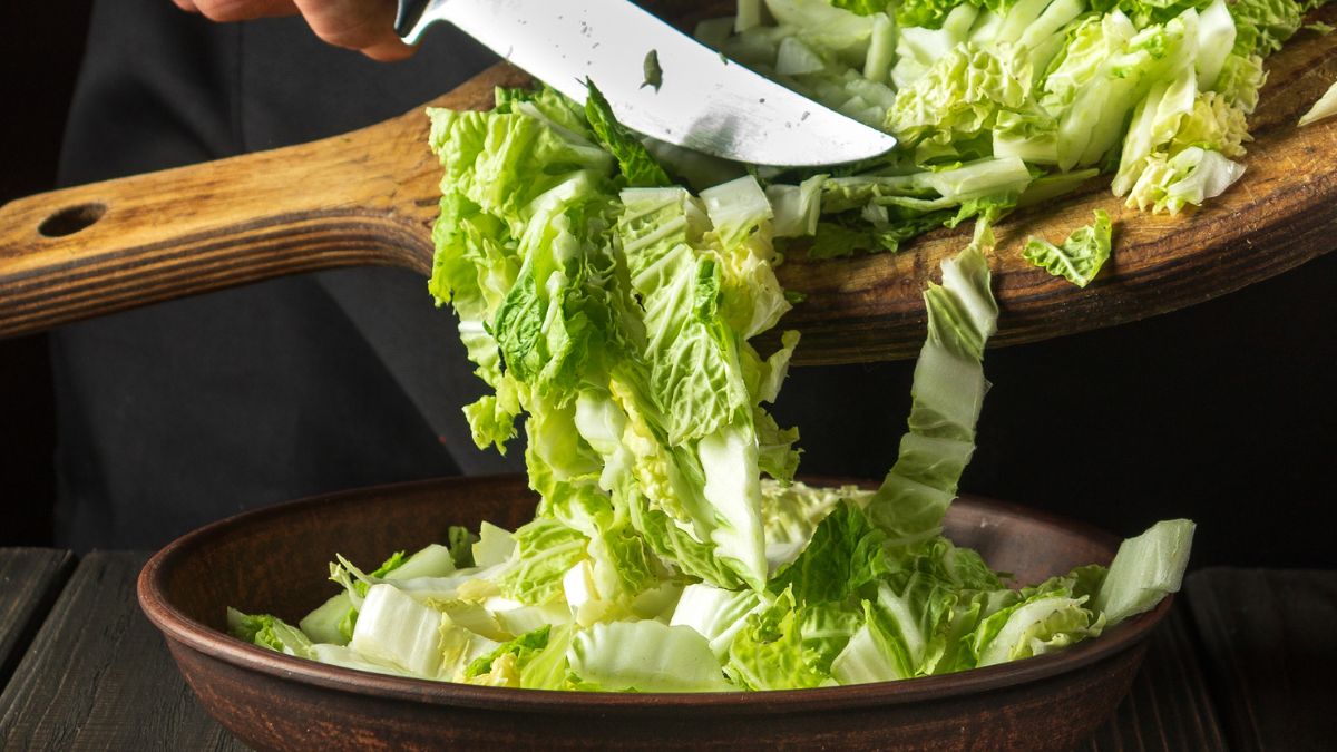 Surówka z kapusty pekińskiej, na którą rzucą się domownicy. Pycha!