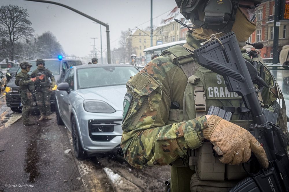 Ośmiu podejrzanych zatrzymanych w sprawie handlu ludźmi.