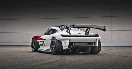 Porsche Mission R pokazuje wizję Niemców na wyścigi przyszłości. Ale jest też coś więcej