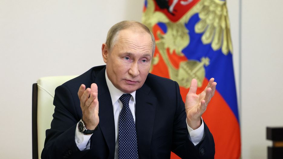 Russian President Vladimir Putin chairs a meeting with the laureates and finalists of the All-Russian competition 'Teacher of the Year' on Teacher's Day, via video conference call at the Novo-Ogaryovo state residence, outside Moscow, Russia, 05 October 2022. EPA/GAVRIIL GRIGOROV/SPUTNIK/KREMLIN / POOL MANDATORY CREDIT Dostawca: PAP/EPA.
