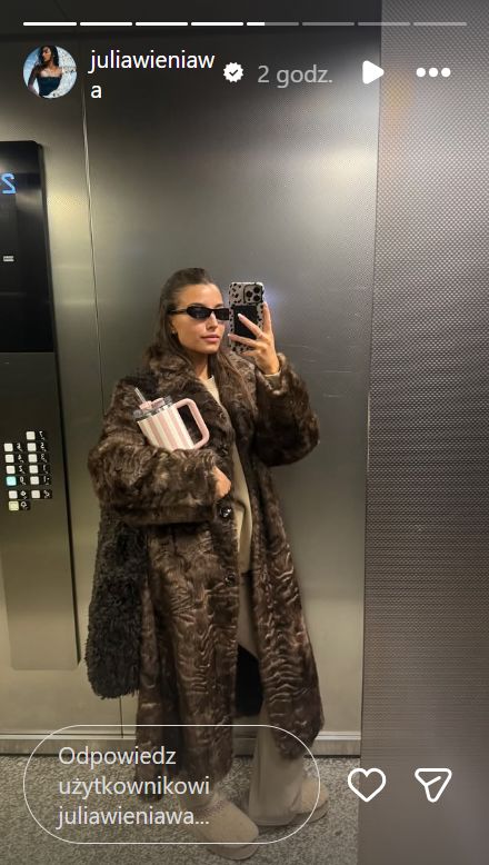 Julia Wieniawa w codziennej stylizacji z płaszczem