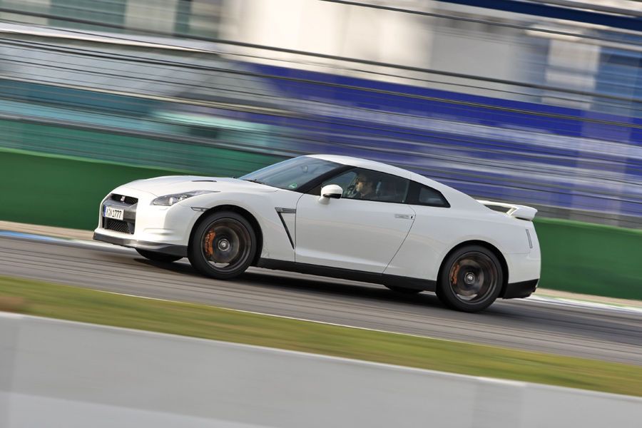Nissan GT-R (źródło: Auto Motor und Sport)