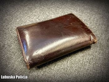 Sulechów: Zobaczyła cudzy portfel, wyjęła kartę, a potem zapłaciła nią w drogerii