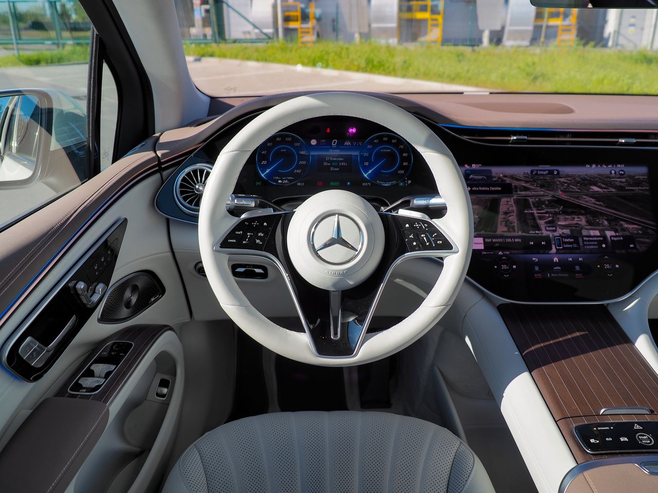 System MBUX na Hyperscreen w Mercedesie EQS SUV. Jak to działa?