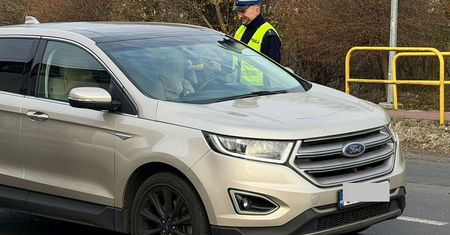 Poszukiwany listem gończym zatrzymany podczas kontroli drogowej. Prosto z drogi trafił do aresztu