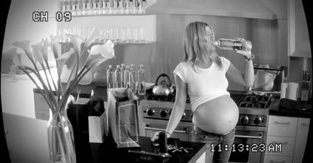 Jennifer Aniston UKRYWA CIĄŻĘ...