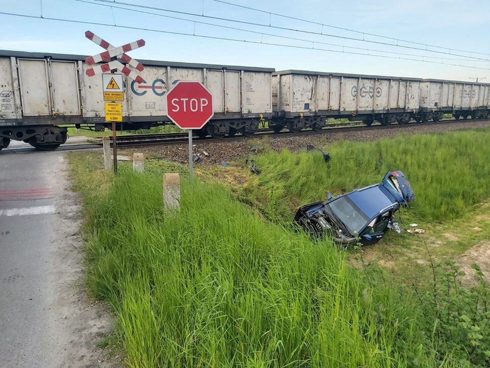 Wjechał w pociąg. Teraz kierowca zapłaci potężną karę