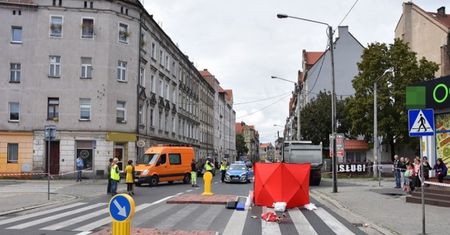 Tragiczny wypadek w Legnicy. Kobieta zginęła na przejściu dla pieszych