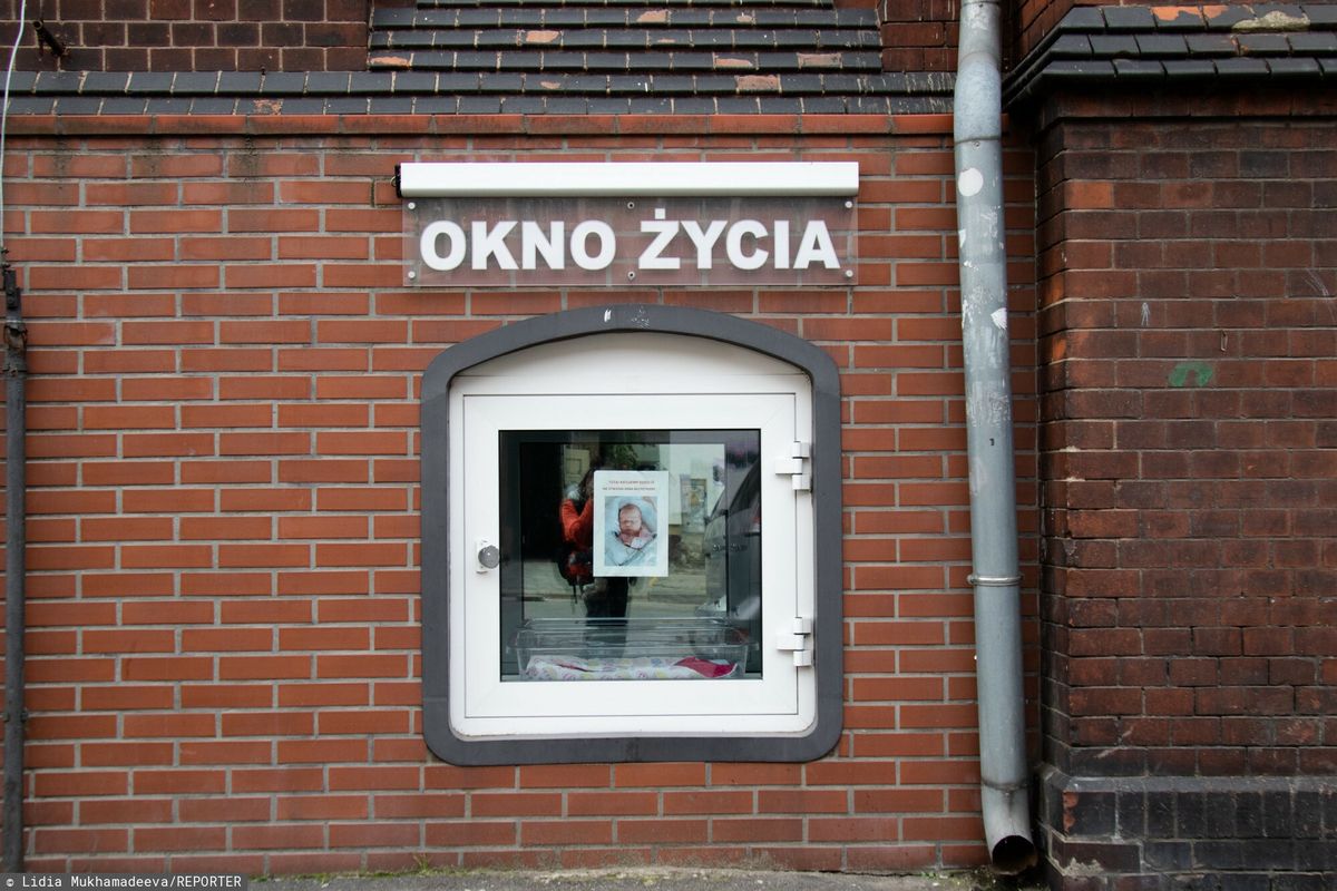 "Okno życia" przy klasztorze sióstr boromeuszek we Wrocławiu