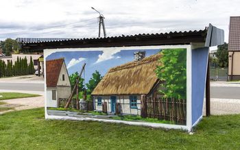 Portal Czasu w Starej Łubiance - nowy mural przenosi mieszkańców 100 lat wstecz