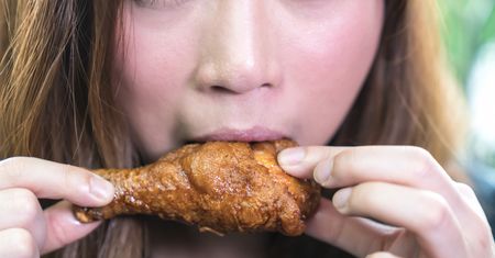 Jeden posiłek dziennie? Dieta OMAD ma sporo zalet