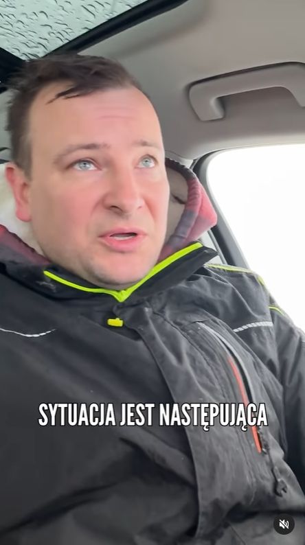 Naczepa Bardowskich wylądowała w rowie