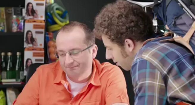 Robert Górski z koncertem w smartfonie reklamuje internet w Orange na kartę (wideo)