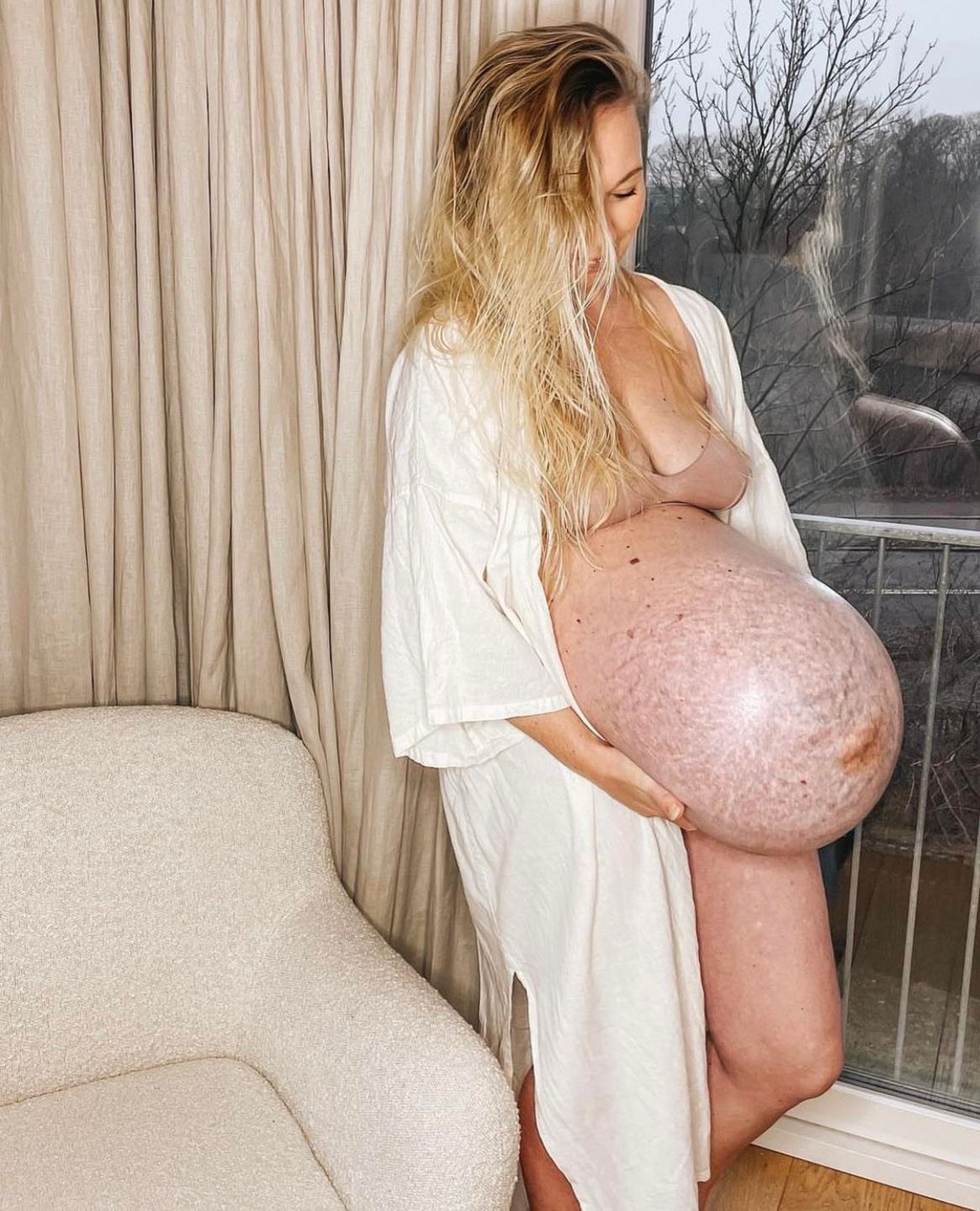 Duńska influencerka relacjonuje KARMIENIE TROJACZKÓW