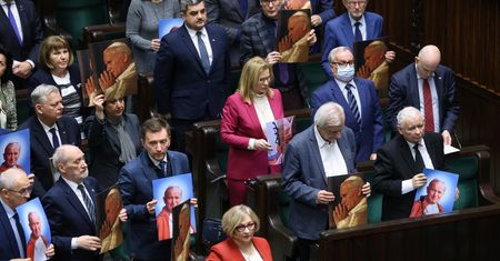Posłanka PO o PiS: kradną i szczują, a podpierają się Janem Pawłem II