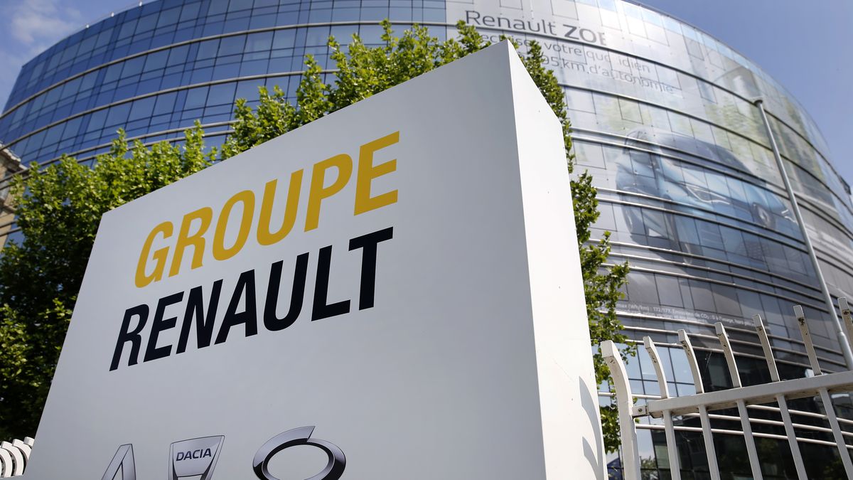PARIS, FRANCE - APRIL 25: The Renault car manufacturer's logo is seen at the group's headquarters as the lockdown continues due to the coronavirus outbreak (COVID 19) on April 25, 2020 in Paris, France. French Minister of the Economy Bruno Le Maire announced Friday evening on television that the French State envisaged a bank loan guaranteed by the State of approximately 5 billion euros to help the automobile group Renault to cross the crisis of the coronavirus. The Coronavirus (COVID-19) pandemic has spread to many countries across the world, claiming over 197,000 lives and infecting over 2.8 million people. (Photo by Chesnot/Getty Images)