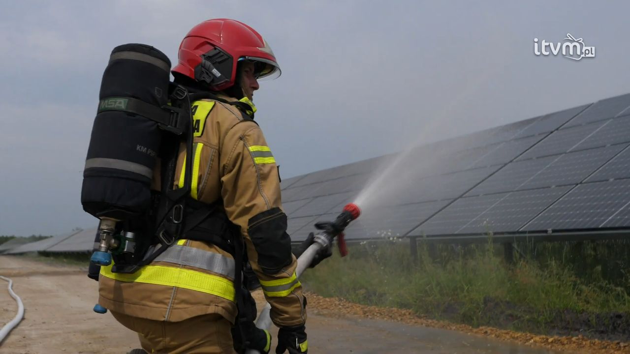 Strażacy z Radomska ćwiczyli ewakuację rannej osoby po upadku z wysokości!