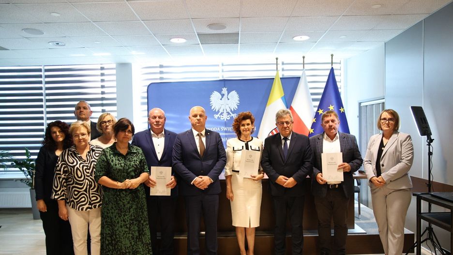 W poniedziałek, 14 lipca umowę z samorządowcami podsiał wojewoda świętokrzyski, Józef Bryk.