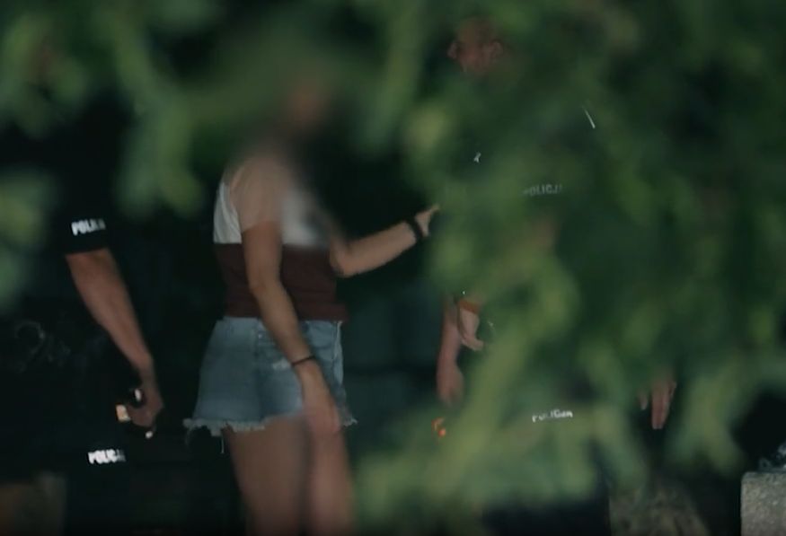 Przyłapana w nocy na osiedlu. Policjanci nie spodziewali się takiej propozycji