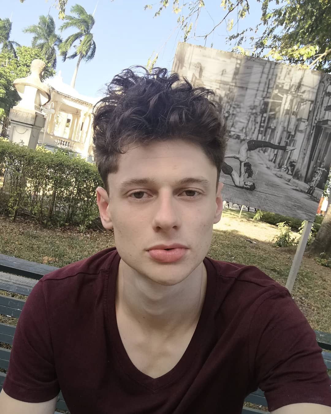 Dawid Woskanian chwali się dziewczyną w sieci