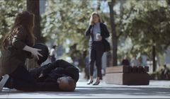 AXA w nowej kampanii edukuje na temat zasad pierwszej pomocy