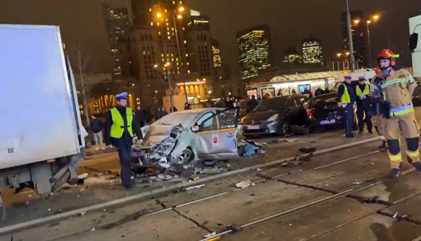 Warszawa. Karambol w centrum stolicy. Zderzyło się siedem samochodów