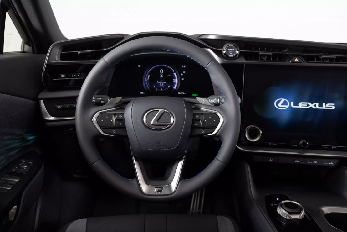 Nowy Lexus RZ