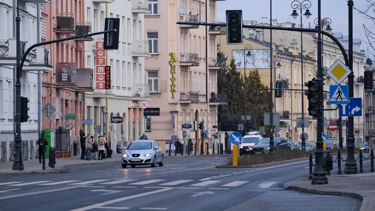 Niedziałające światła sygnalizacji na skrzyżowaniu ulic 3 Maja i Żołnierzy Niepodległej