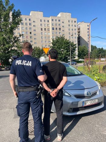 Warszawa: Kierowca przewozów "na aplikację" zatrzymany. Obcokrajowiec miał zakaz prowadzenia wszelkich pojazdów mechanicznych
