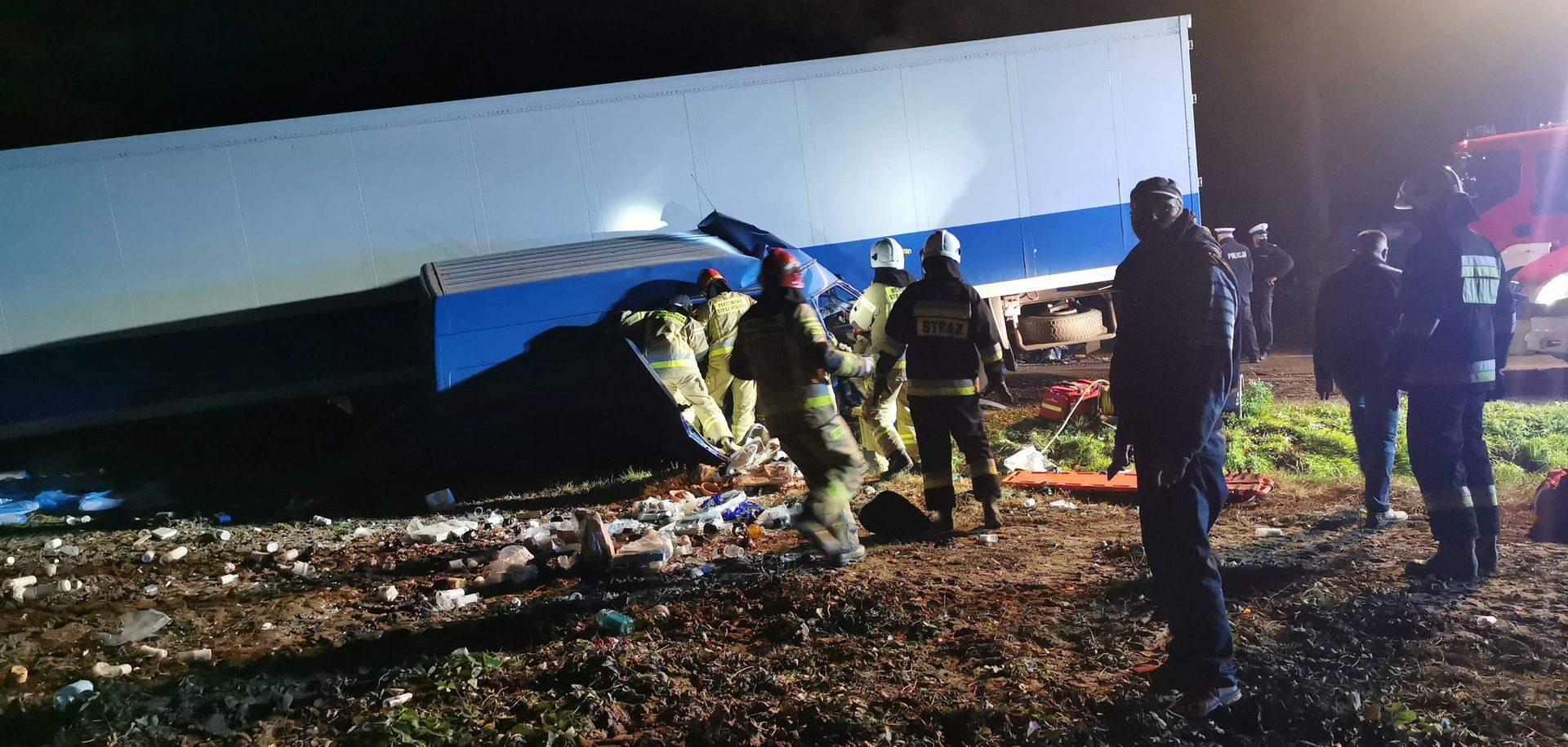 Mazowieckie. Zderzenie ciężarówki i busa. Cztery osoby nie żyją